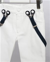 2705-1 Άσπρη καμπαρντίνα παντελόνι, άσπρο εμπριμέ βαμβακερό πουκάμισο και μπλε καμπαρντίνα γιλέκο.