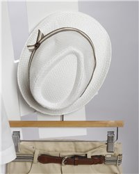 2711-1 Μπεζ καμπαρντίνα παντελόνι, άσπρο βαμβακερό πουκάμισο και μπεζ καμπαρντίνα γιλέκο.