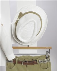 2717-1 Μπεζ καμπαρντίνα παντελόνι, εκρού βαμβακερό πουκάμισο και μπεζ καμπαρντίνα γιλέκο.