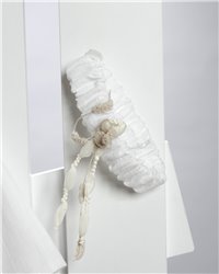 2706-1 Άσπρο βαμβακερό φόρεμα στολισμένο με πλεκτές τρέσσες.