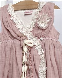 2706-6 Σάπιο μήλο βαμβακερό φόρεμα στολισμένο με πλεκτές τρέσσες.
