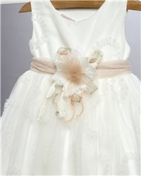 2708-2 Εκρού φόρεμα από τούλι στολισμένο με τούλινη ζώνη και γκοφρέ λουλούδι.