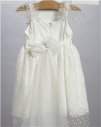 2710-2 Εκρού φόρεμα από δαντέλα στολισμένο με τούλινη ζώνη και δαντελένιο λουλούδι.