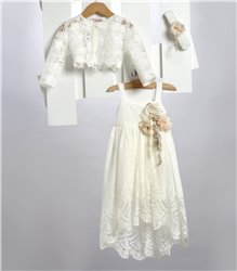 2722-2 Εκρού φόρεμα από τούλινη δαντέλα στολισμένο με λουλούδια από μουσελίνα και κορδελάκια.