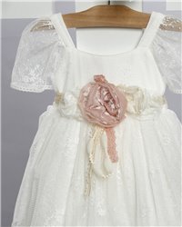 2728-2 Εκρού φόρεμα από τούλι στολισμένο με τούλινη ζώνη και δαντελένια λουλούδια.