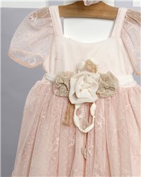 2728-5 Σωμόν φόρεμα από τούλι στολισμένο με τούλινη ζώνη και δαντελένια λουλούδια.