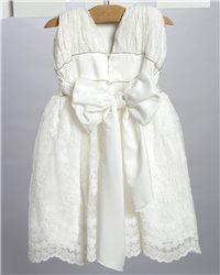 2730-2 Εκρού φόρεμα από δαντέλα στολισμένο με τούλινα λουλούδια.