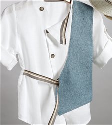 2809-2 Μπεζ καμπαρντίνα παντελόνι, εκρού βαμβακερό πουκάμισο με ενσωματωμένο ραφ καμπαρντίνα γιλέκο.