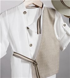 2809-3 Πετρόλ καμπαρντίνα παντελόνι, εκρού βαμβακερό πουκάμισο με ενσωματωμένο μπεζ καμπαρντίνα γιλέκο.