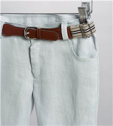 2819-1 Βεραμάν λινό παντελόνι, άσπρο εμπριμέ βαμβακερό πουκάμισο και μπεζ καμπαρντίνα γιλέκο.