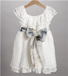 2816-2 Εκρού φόρεμα από δαντέλα στολισμένο με μεταξωτή ζώνη και τούλινα λουλούδια.