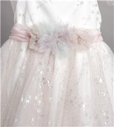 2832-2 Εκρού φόρεμα από τυπωμένο τούλι στολισμένο με τούλινη ζώνη και λουλούδια.