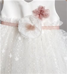 2836-2 Εκρού φόρεμα από τούλι κεντητό με λουλουδάκια στολισμένο με τούλινα λουλούδια.