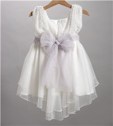 2838-2 Εκρού φόρεμα από τούλι και δαντέλα στο μπούστο στολισμένο με τούλινη ζώνη και λουλούδι.